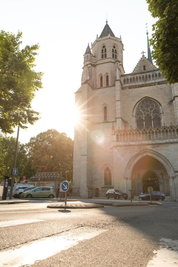 Suite Montrachet 4 Personnes Vue Cathedrale 1 Place De Parking Dijon Exterior foto