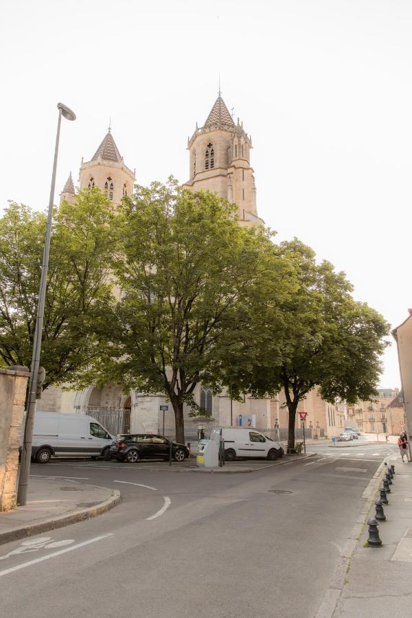 Suite Montrachet 4 Personnes Vue Cathedrale 1 Place De Parking Dijon Exterior foto